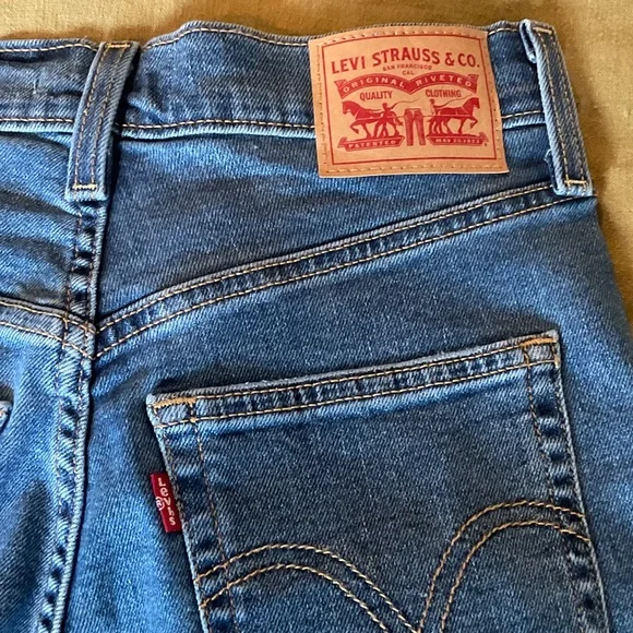 Levi's Ribcage straight ankle Fit women’s Denim Jeans - Picture 5 of 8